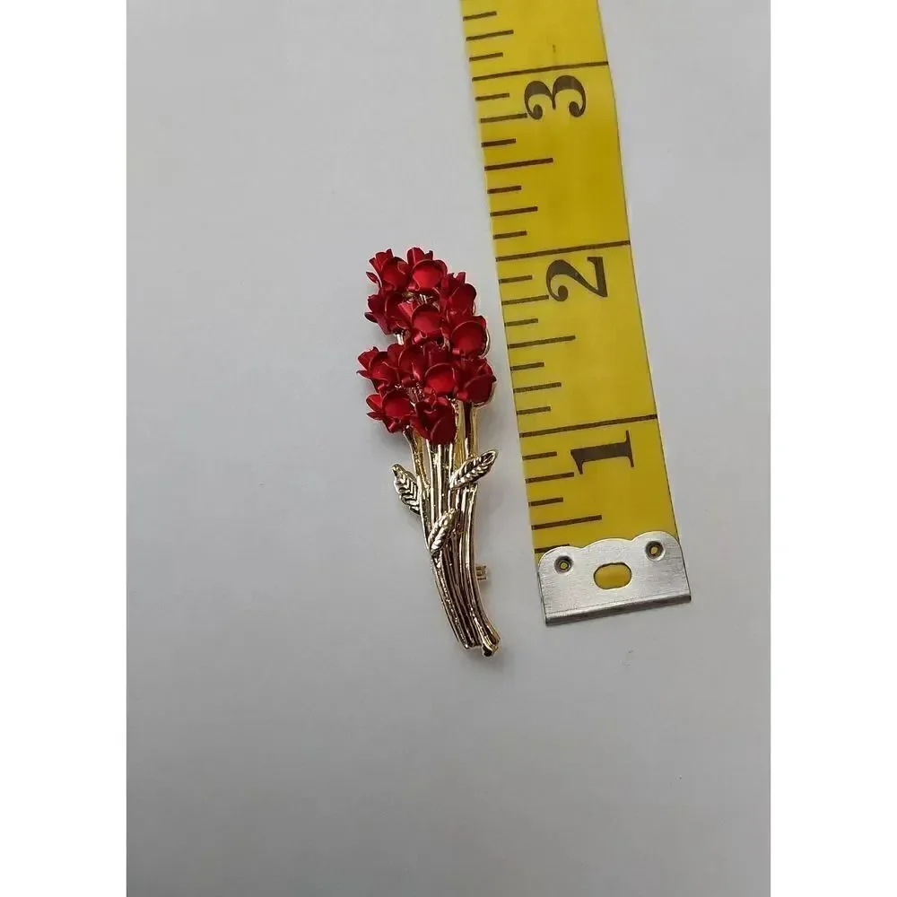 Rose bouquet brooch/pin Metal sculpture Red Gold
